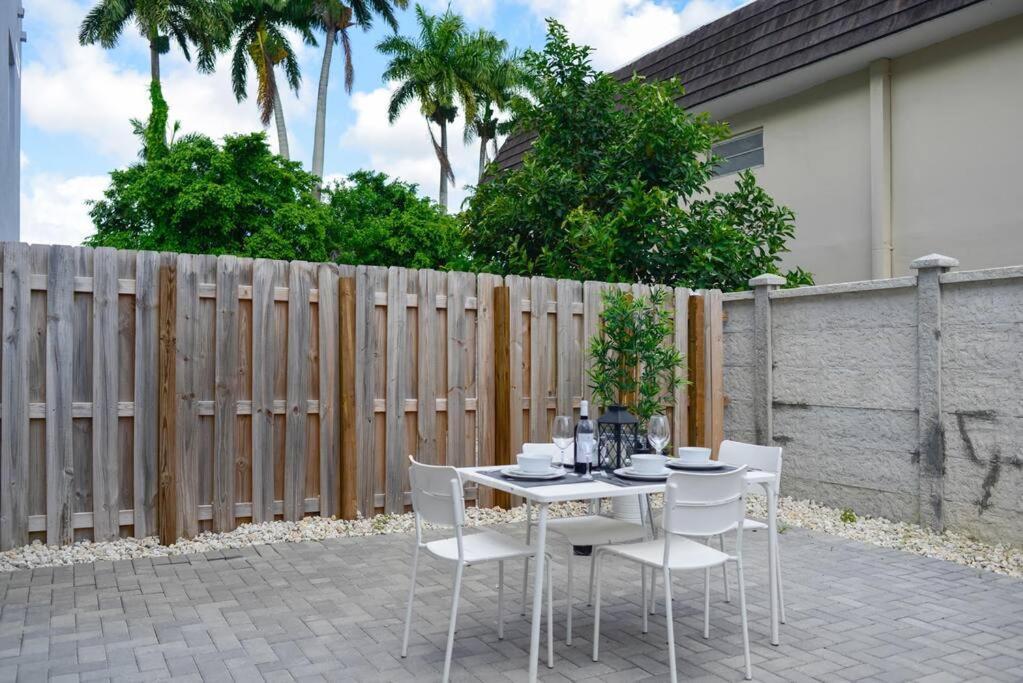 Awesome 3Br Townhouse 15Minutes From The Beach Daire Miami Dış mekan fotoğraf